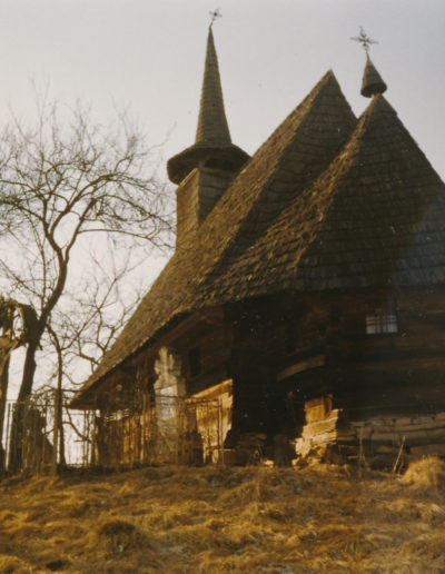 Biserica de lemn Sf. Dumitru din Larga